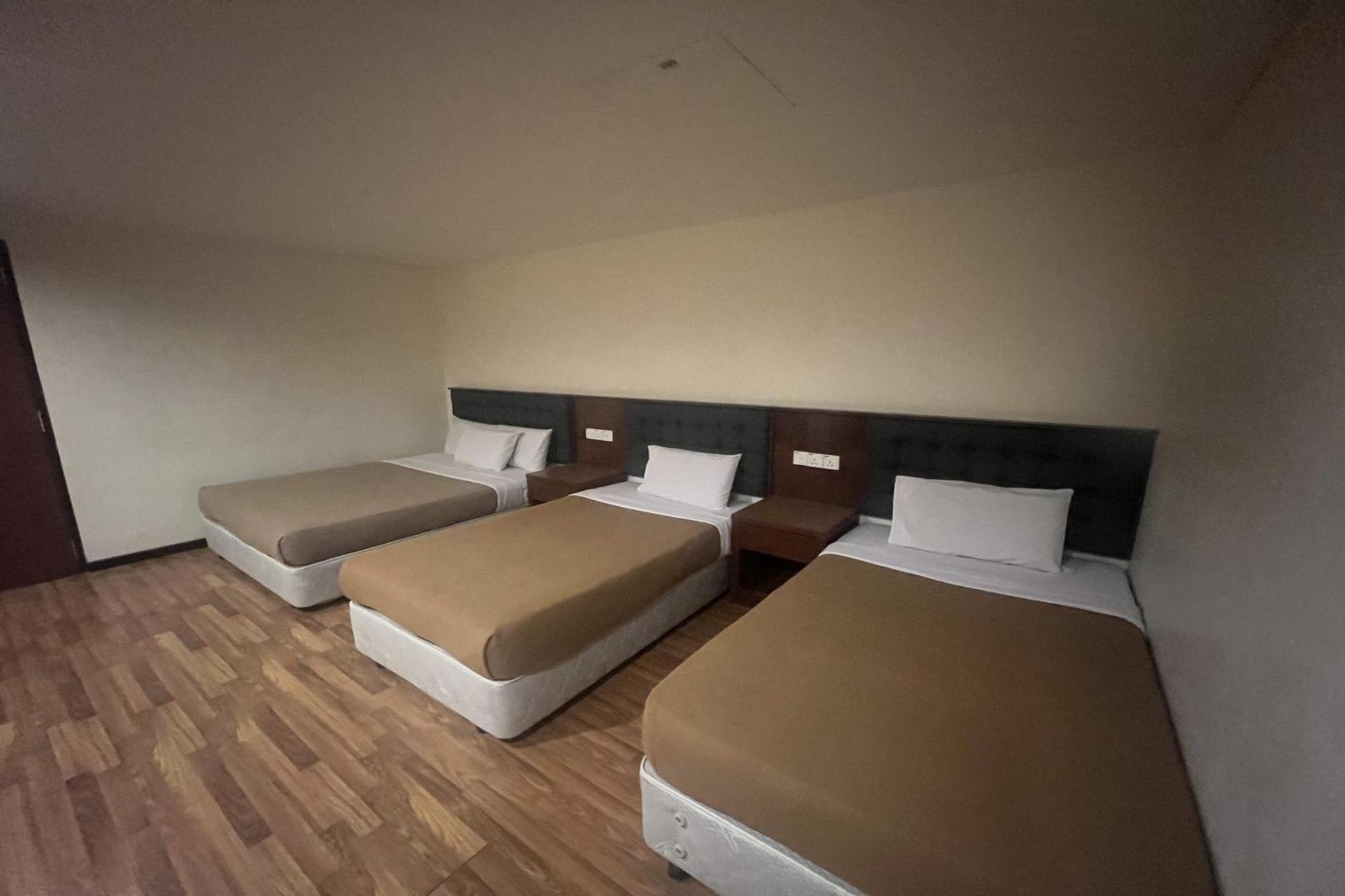 Iris House Hotel Бринчанг Экстерьер фото