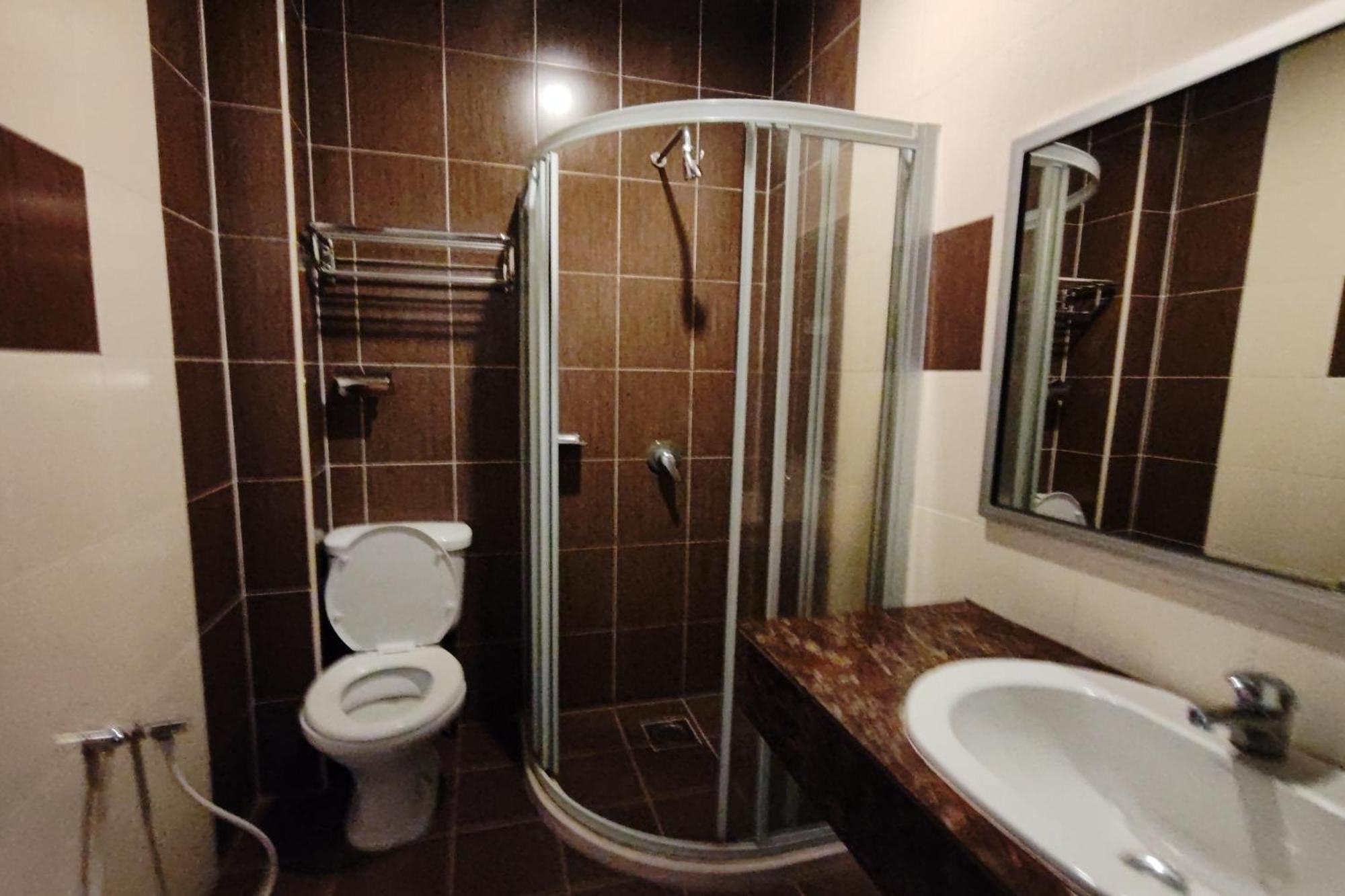 Iris House Hotel Бринчанг Экстерьер фото