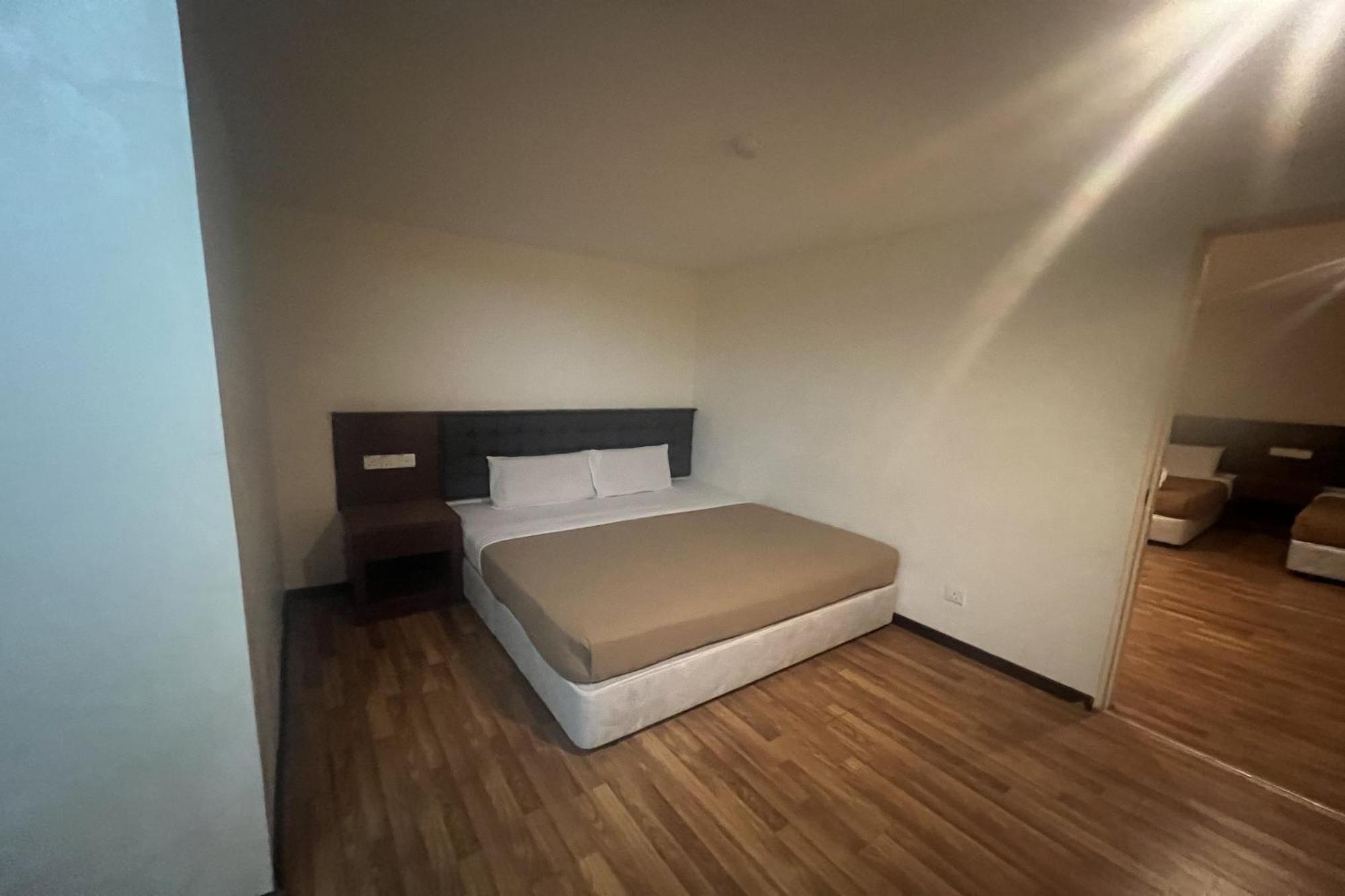 Iris House Hotel Бринчанг Экстерьер фото